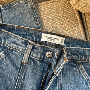 Abercrombie & Fitch Cargo Style The 90’s Straight Ultra High Rise Blue Jeans thumbnail 2
