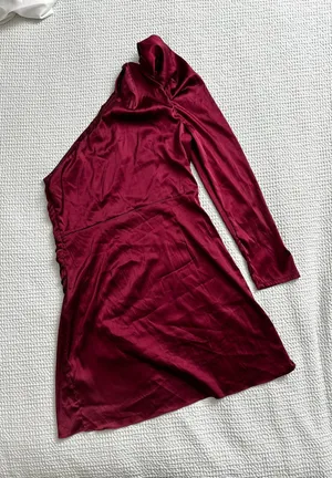 TCEC burgundy one sleeve satin mini dress thumbnail 4