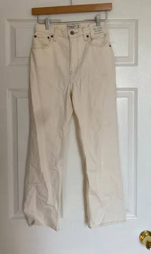Abercrombie Ankle Straight Ultra High-Rise White Jeans thumbnail 1