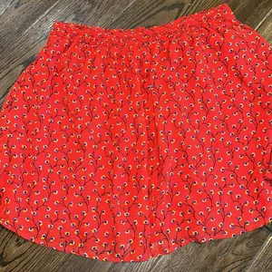 Old Navy Red floral Pleated Skater Mini Skirt size medium thumbnail 6