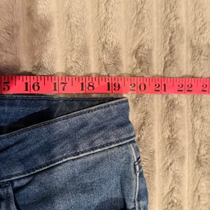 Old Navy High-Rise Wow Straight Jeans Womens 20 Medium Wash Blue Denim thumbnail 4
