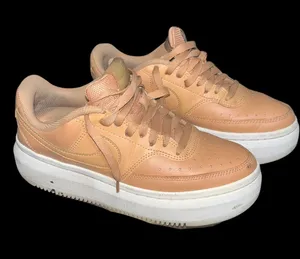 Nike Women's Court size 8 thumbnail 1