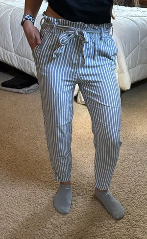 Hollister Capris thumbnail 1