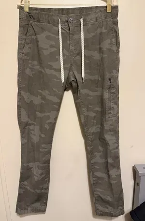 Vuori women’s medium Olive Gray Camo Cargo Pants thumbnail 1