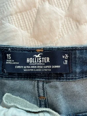 Hollister High-Waisted Ripped Skinny Jeans thumbnail 4