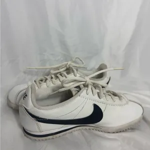 Retro Nike Cortez 1972 classic Nike sneakers w black white 4Y women’s/girls thumbnail 5