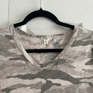 Dylan Camo V-Neck T-Shirt Womens Size S Pink Grey Camouflage Slub Cotton Top thumbnail 2