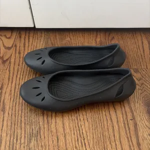 CROCS Womens Kelli Ballet Flat Size 8 Black Rubber Slip On Shoe Casual Cutouts thumbnail 3