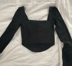 Aritzia BRAND NEW  CONTOUR TOP! thumbnail 1