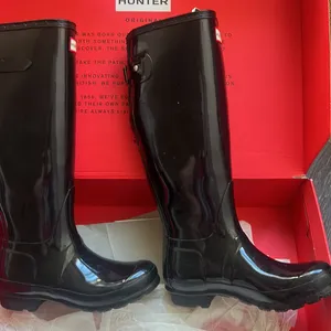Hunter Black Rain Boots thumbnail 4
