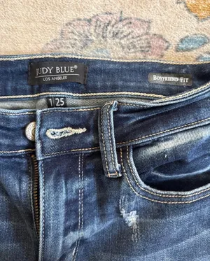 Boyfriend Jeans Judy Blue Distressed thumbnail 4