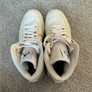 Nike air jordan’s thumbnail 4