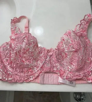 Victoria’s Secret pink lace heart Bra 36B thumbnail 1