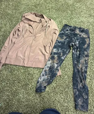 Lululemon matching set thumbnail 1