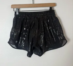 Lululemon Hotty Hot Short II *Long 4" Manifesto 20YR Manifesto Foil Black Black thumbnail 1