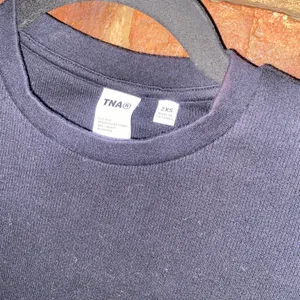 Aritzia TNA Black HomeStretch Rib Tune Waist Crop T-Shirt Women's Size 2XS thumbnail 5