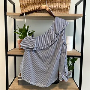 Banana Republic Crisp 100% Cotton Woven Ruffle One Shoulder Blouse Top, M thumbnail 4