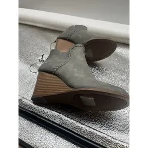 Maurices Women's Shoe Size 7.5 Grey Faux Leather‎ 3.25" Wedge Heel Bootie NWT thumbnail 6