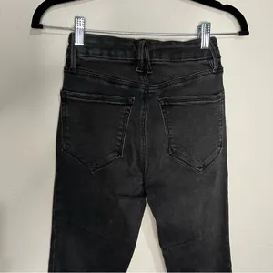Good American‎ Good Classic Straight Step Hem High-Rise Washed Black Denim Jeans thumbnail 8