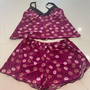 Thavata Women's Pink and black Lip Print Sleepwear Set size M thumbnail 1