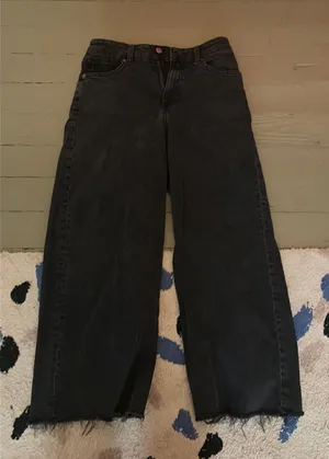 H&M black mid rise jeans thumbnail 1