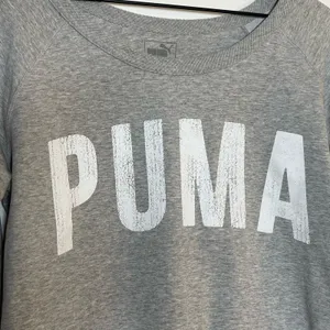 PUMA Sweatshirt Womens Size Large Gray White Spellout Logo Knit Stretch Pullover thumbnail 3