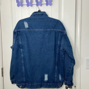 NWOT Women’s unbranded medium wash ripped denim full‎ button Jean jacket XL thumbnail 4