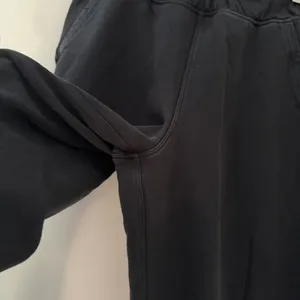 Lululemon Scuba High-Rise Jogger Pant Black Fleece Pockets Women Size 4 thumbnail 4