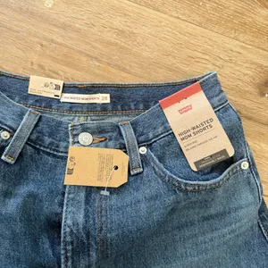 NWT LEVIS MOM Short thumbnail 4