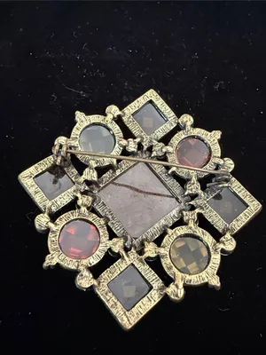 Vintage Art Deco Style Gold Tone Glass Stone Dimensional Pin Brooch thumbnail 4