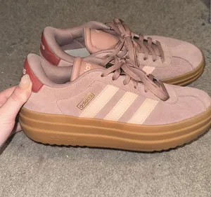 Adidas Court Bold Platform Women’s VL Sneakers thumbnail 1