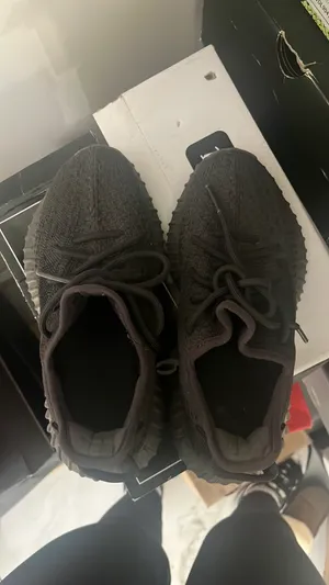 Yeezy Boost thumbnail 7