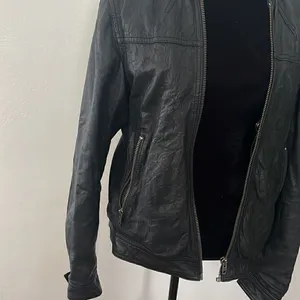 H&M faux leather jacket EUC thumbnail 2