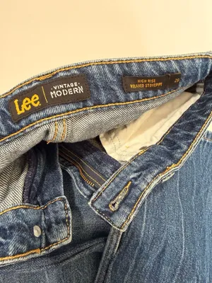 Lee Vintage Modern High Rise Relaxed Stovepipe Jeans thumbnail 4