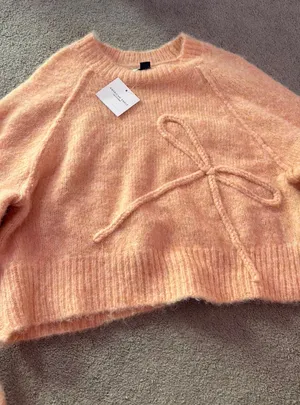 Peachy pink American eagle sweater thumbnail 1