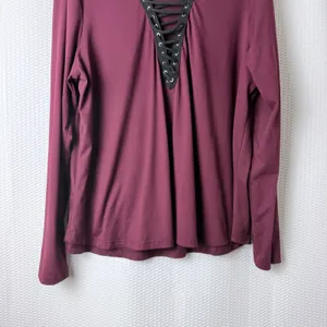 Rue+ Lace Up Grommet Women 2X Burgundy Long Sleeve Edgy‎ Goth V-Neck WitchyShirt thumbnail 4