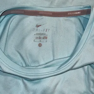 Nike Shirt Women Medium Running Long Sleeve Crewneck Dri Fit Activewear Athletic thumbnail 6