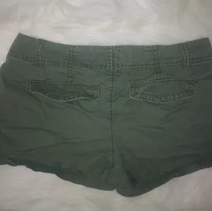 Old Navy 0 Army Green Cotton Short Shorts thumbnail 2