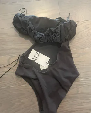 ZARA One Piece Swimsuit • Size M thumbnail 3