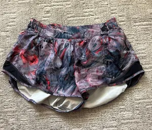 Lululemon Shorts Hotty Hot 2.5" Low-Rise 6 thumbnail 1