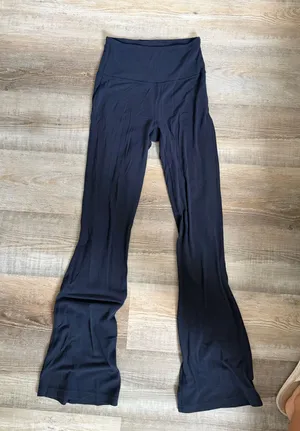 Lululemon yoga pants  thumbnail 1