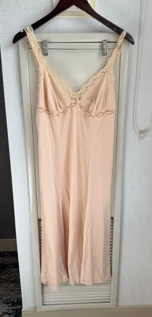 Vintage Delicate Lace-Trim Women's Slip Dress - Cream thumbnail 1