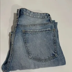 Zara women Straight Jeans in Faded Blue EUC thumbnail 5