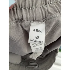 Lululemon Hotty Hot Short II 2.5" size 4 thumbnail 3