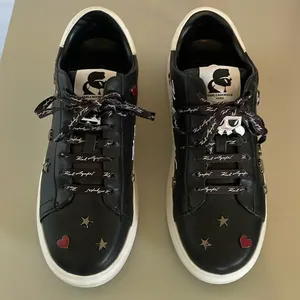 KARL LAGERFELD Kenna Leather Black Pin Logo Sneakers $130 EUC Wmn 8.5 thumbnail 2