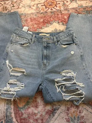 Levi’s High-Waisted Mom Jeans thumbnail 1