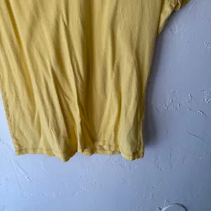 Lauren Jeans Co Ralph Lauren Butter Yellow Preppy‎ M V-Neck Logo T-Shirt thumbnail 3