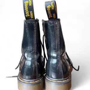 Dr. Martens 1460 Black Patent Leather 8-Eye Combat Boots Women’s US 8 EU 39 thumbnail 5