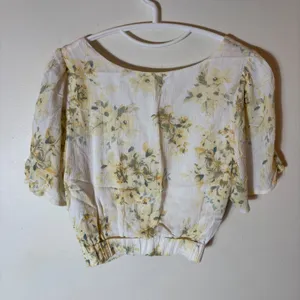 Abercrombie & Fitch Flutter Sleeve Floral Twist Front Crop Top Size XS thumbnail 5