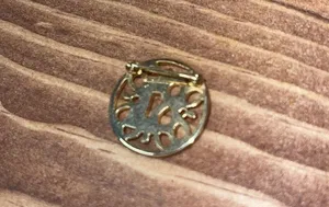 AVON Jewelry 1981 Circular Presidents Club Award Pin thumbnail 2